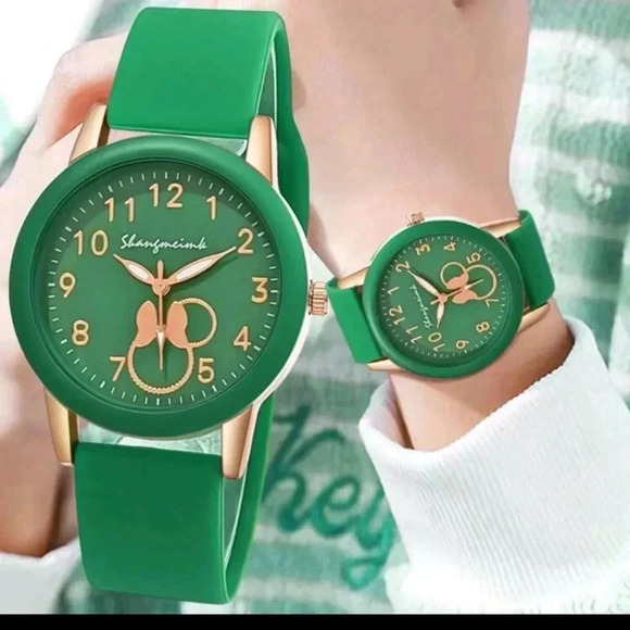 NWT..FASHION QRTZ WATCH. KELLY GREEN .STAINLESS STEEL..HYPOALLERGENIC - Picture 2 of 6